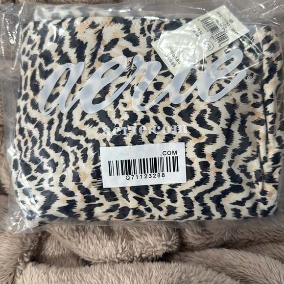 [Aerie]NWT High Cut Scoop One
Piece Swimsuit - Picture 7 of 7